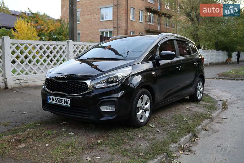2017 kia carens