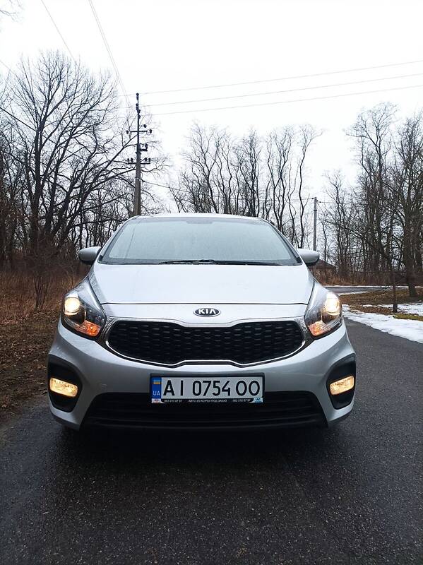 2017 kia carens