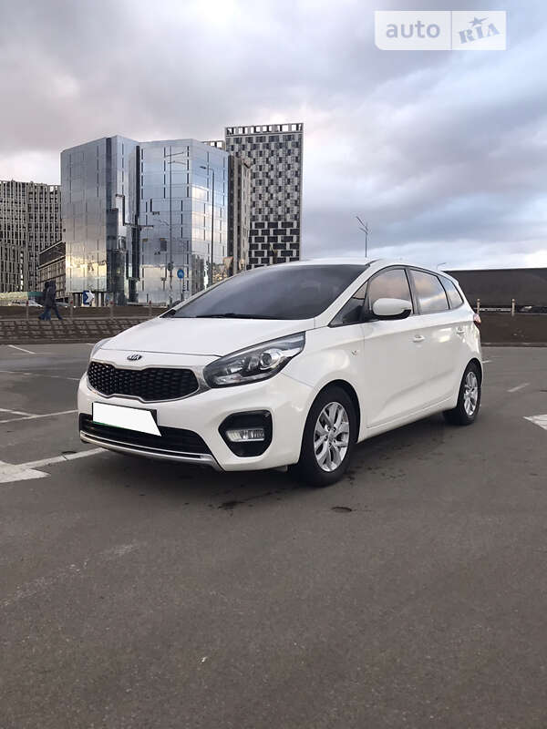2017 kia carens