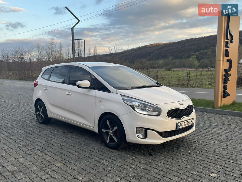 2014 kia carens