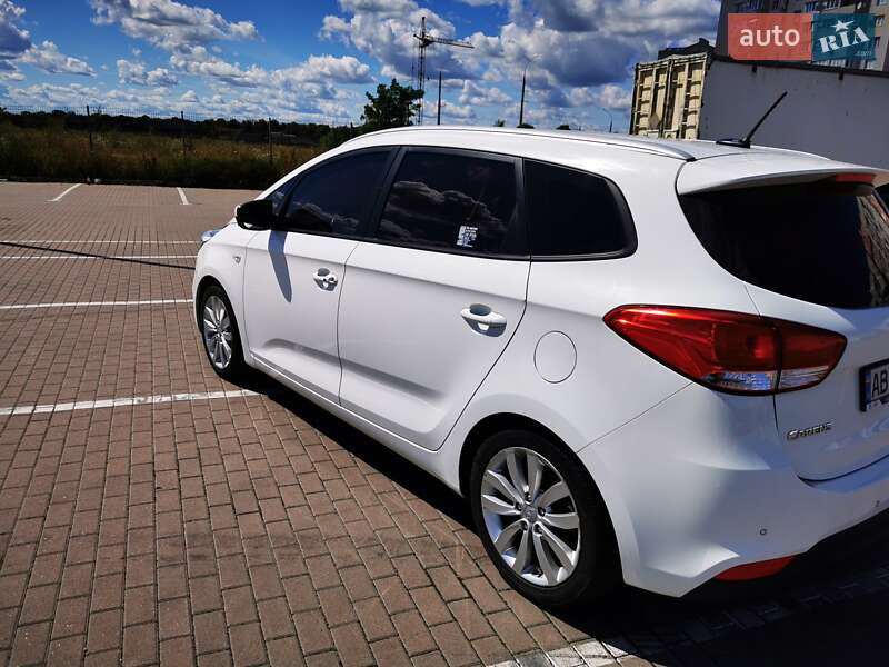 2014 kia carens