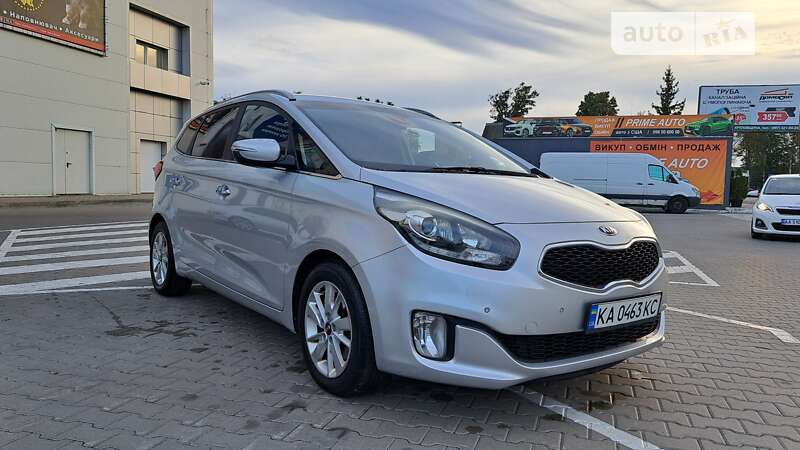 2015 kia carens