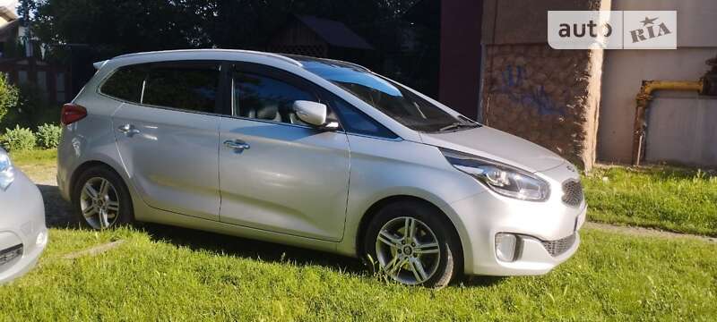 2016 kia carens