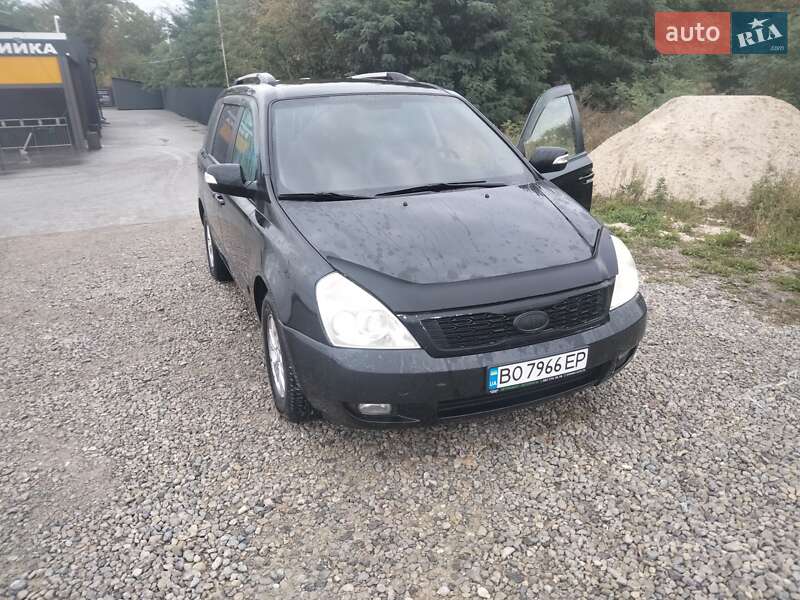 2012 kia carnival