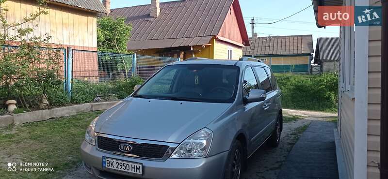 2011 kia carnival