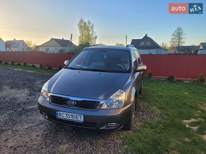 2010 kia carnival