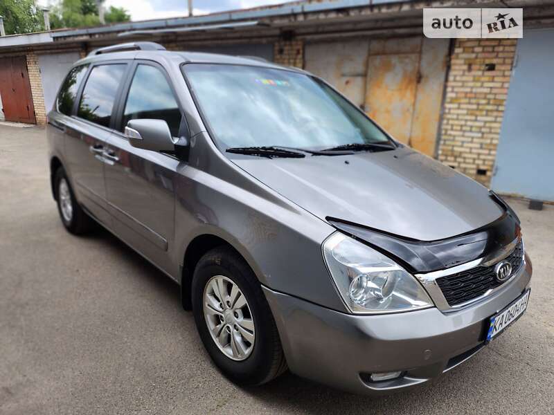 2010 kia carnival