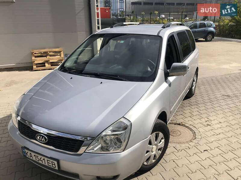 2011 kia carnival