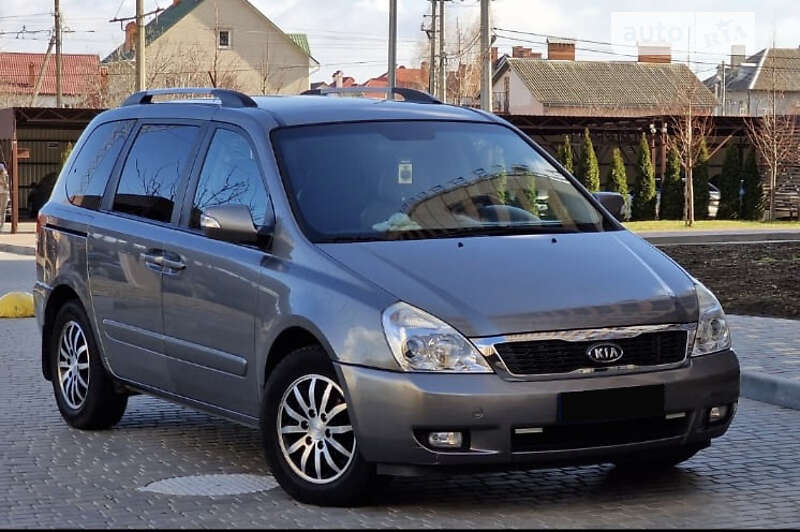 2011 kia carnival