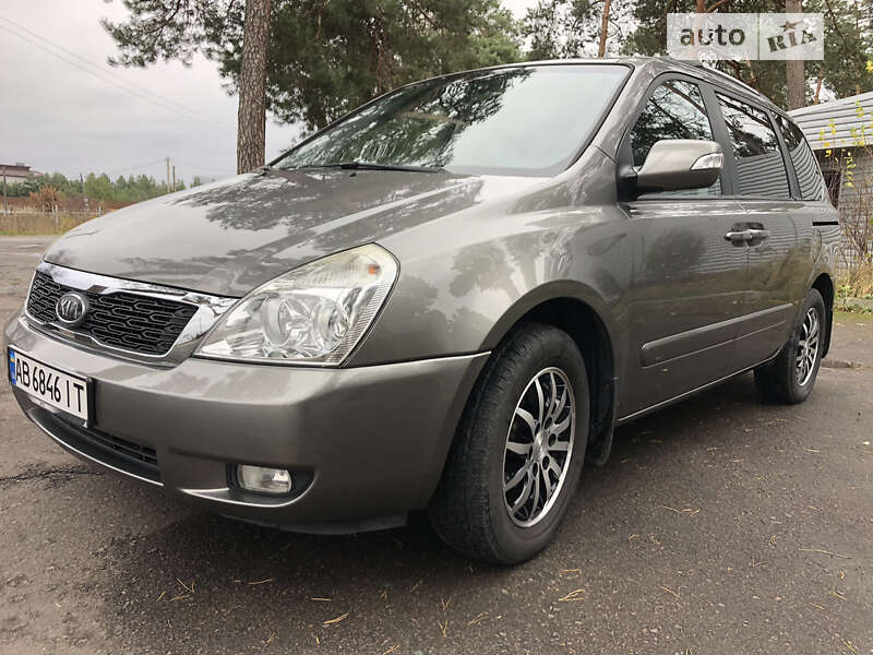 2011 kia carnival
