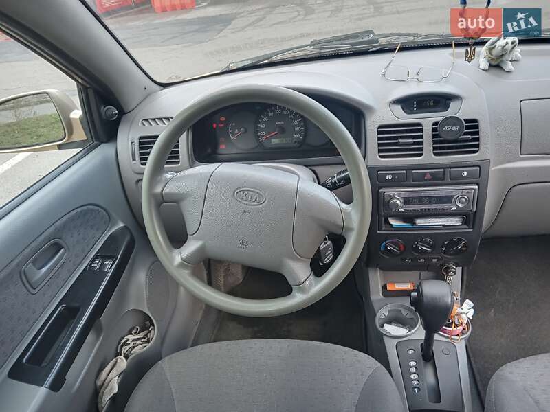 2005 kia rio