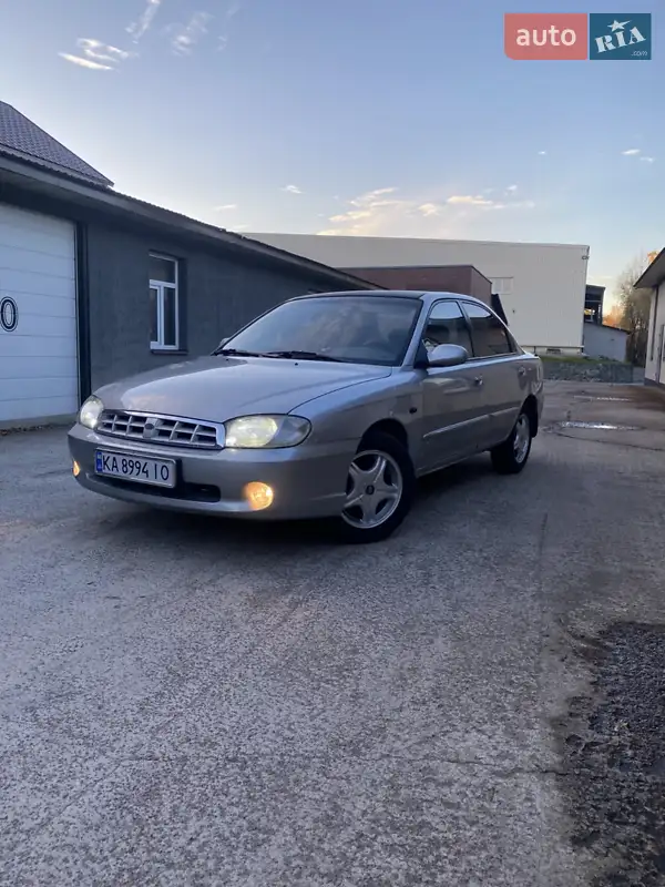 2001 kia spectra