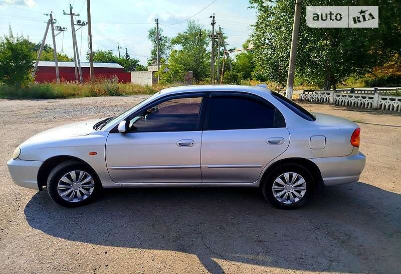 2003 kia sephia