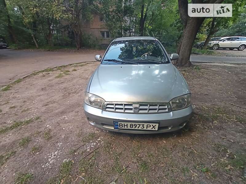 2003 kia sephia