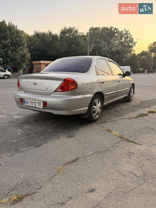 2004 kia sephia