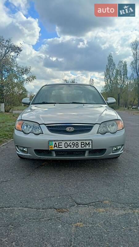 2004 kia shuma