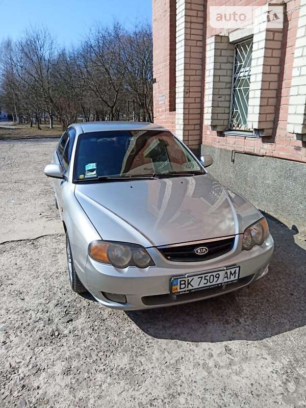 2004 kia shuma