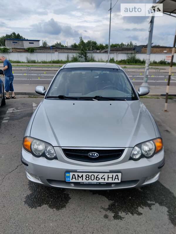 2003 kia shuma