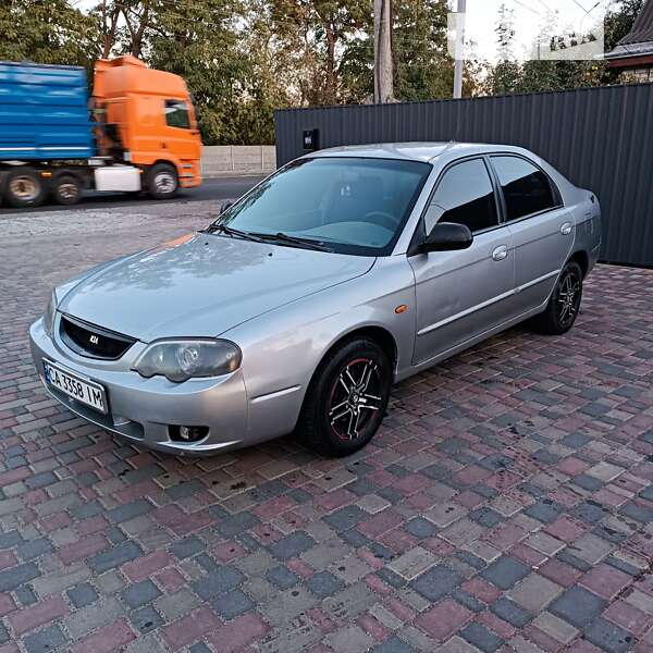 2003 kia shuma