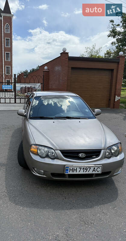 2002 kia shuma