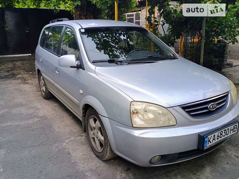 2005 kia carens