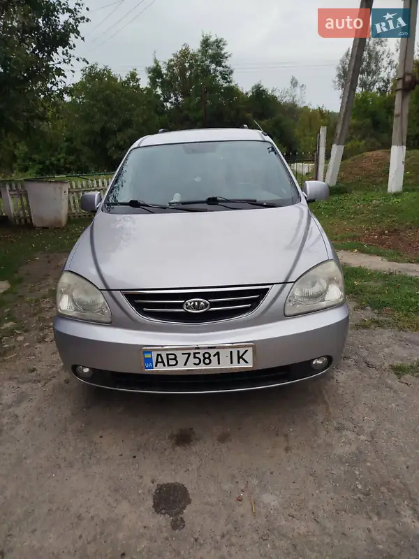 2005 kia carens