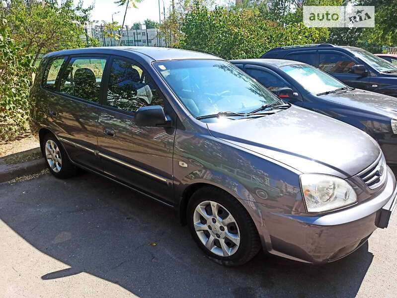 2005 kia carens