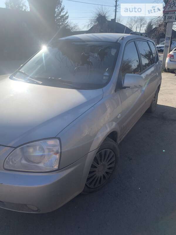 2004 kia carens