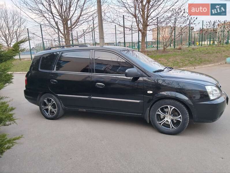 2004 kia carens