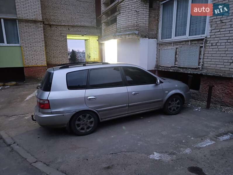 2004 kia carens