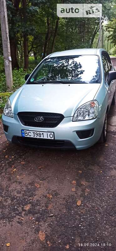 2008 kia carens