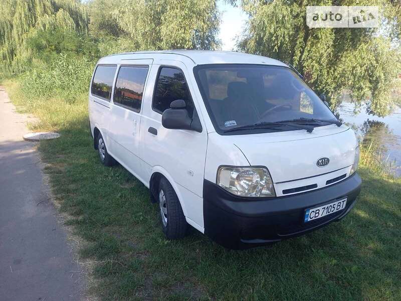 2004 kia pregio