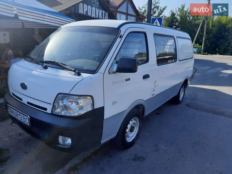 2005 kia pregio
