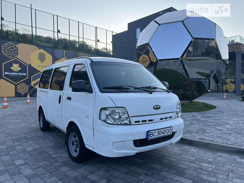 2005 kia pregio