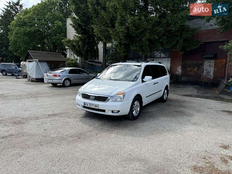 2010 kia carnival