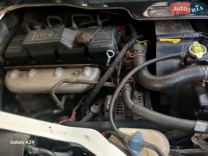 2000 kia pregio