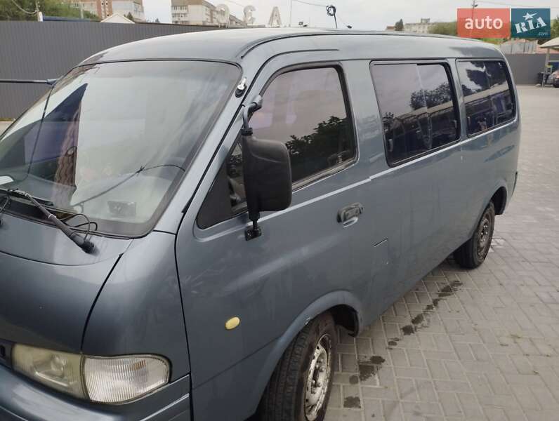 2004 kia pregio