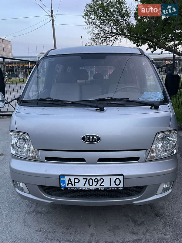 2005 kia pregio