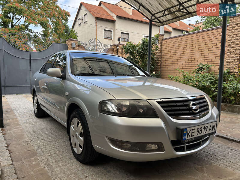 2011 nissan almera