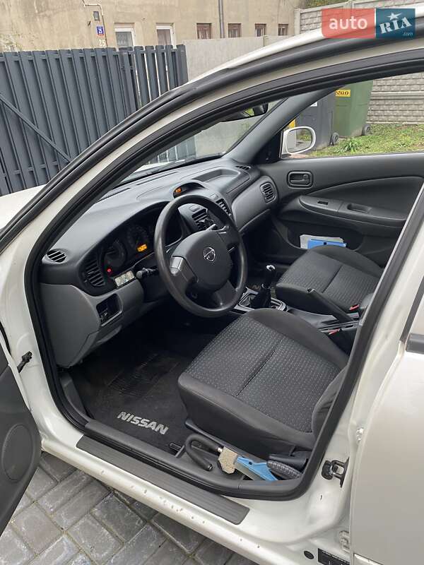 2010 nissan almera