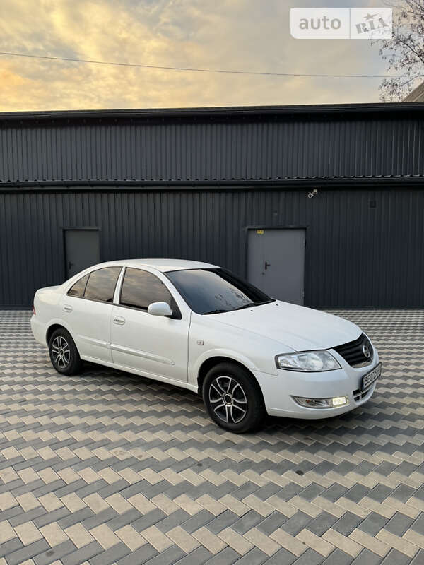 2011 nissan almera