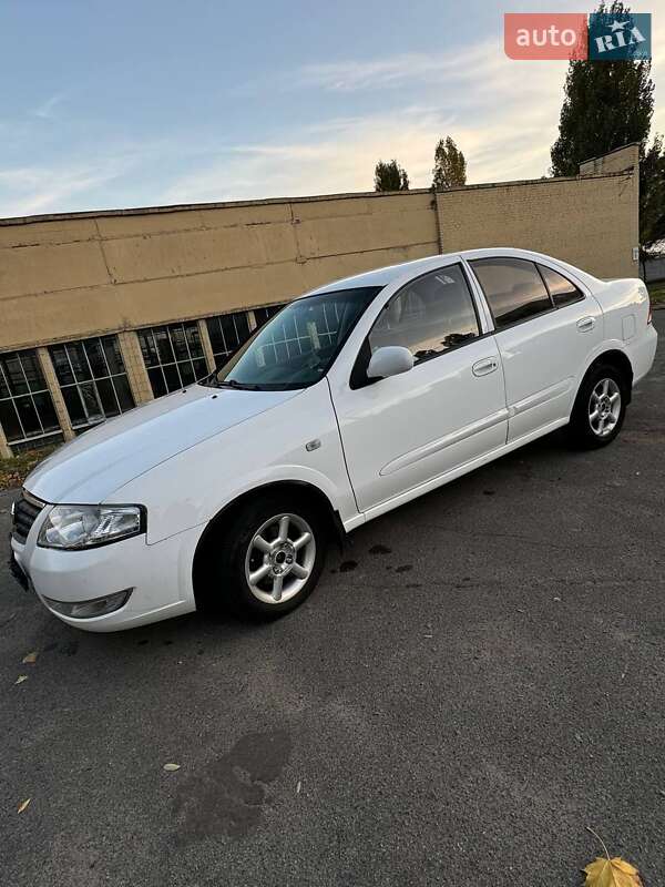 2011 nissan almera