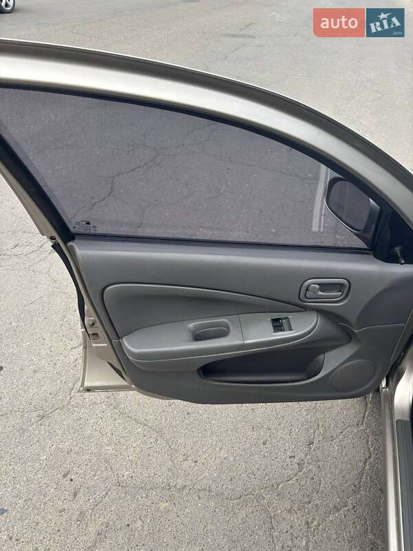 2011 nissan almera