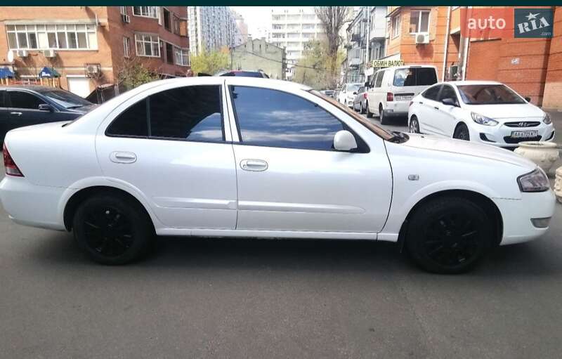 2011 nissan almera