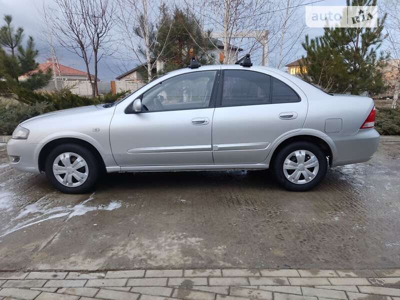 2012 nissan almera