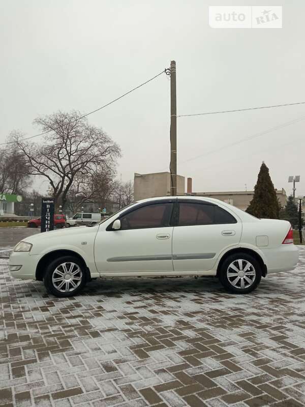 2012 nissan almera