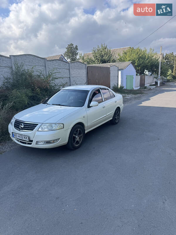 2012 nissan almera
