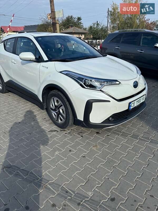 2021 toyota izoa
