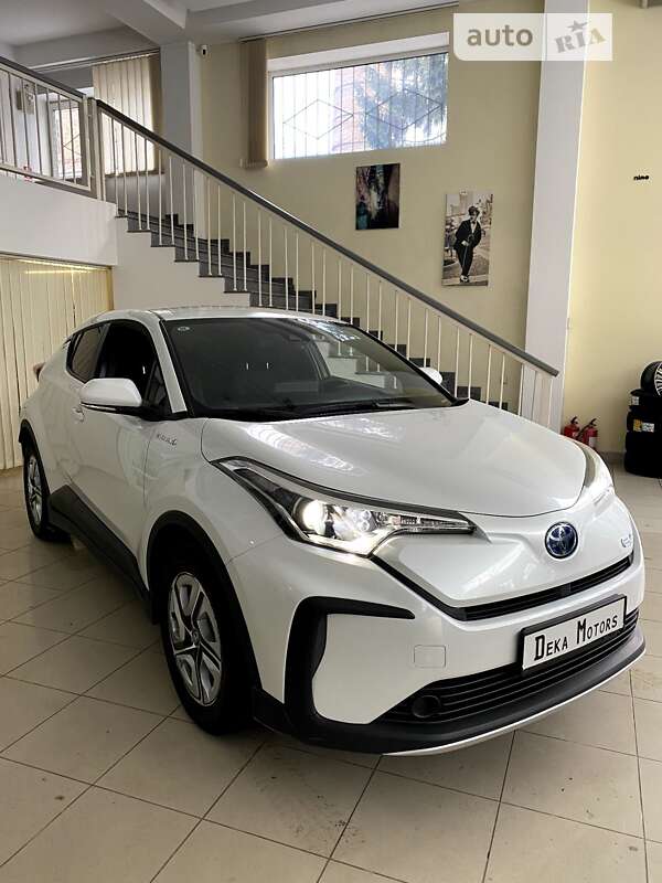 2022 toyota izoa