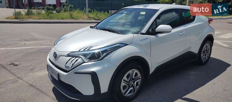 2021 toyota izoa